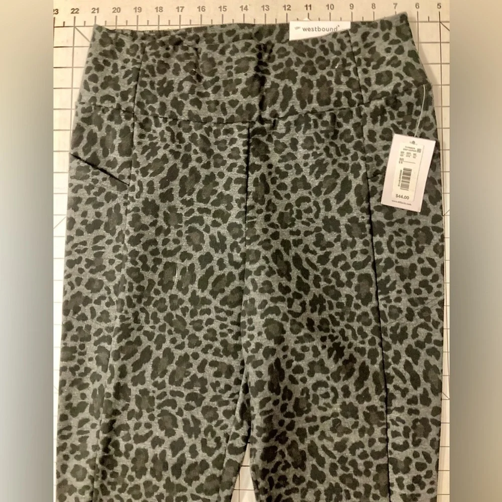 NWT Westbound Women’s‎ Size SR Gray Leopard Essential High Rise Skinny Leggings